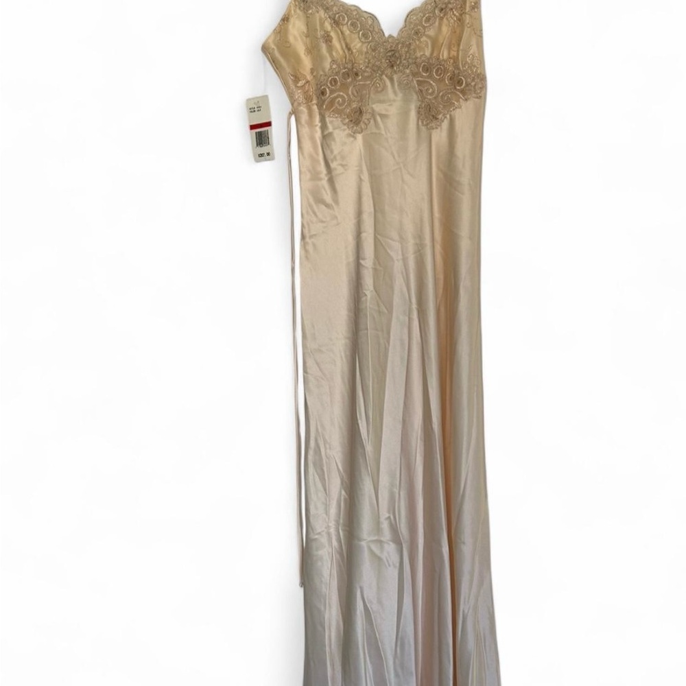 Elegant Cream Lace Chemise
